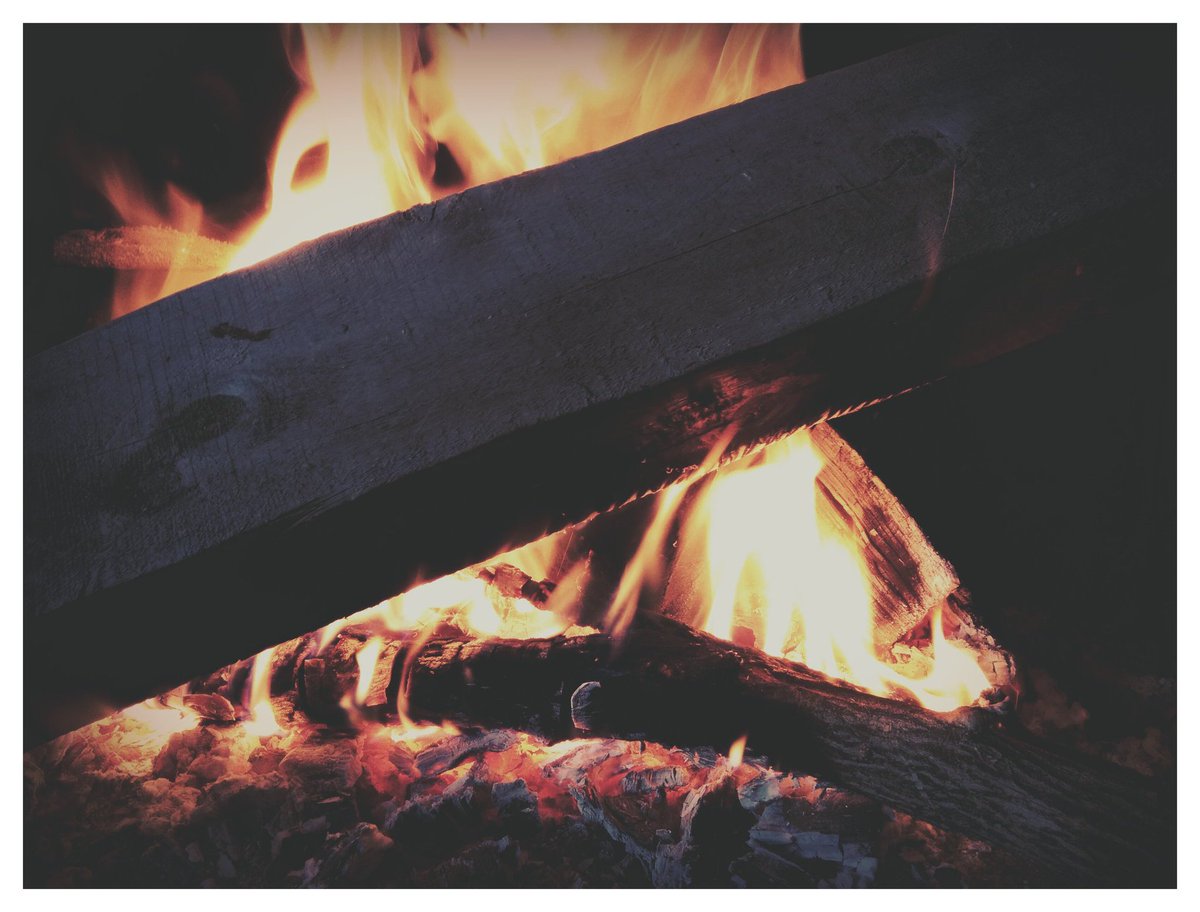 HouseCafeSN's tweet photo. Os esperamos día a día en House Cafe. 
Simplemente iguales, simplemente mejores. 

#HouseCafe #chimenea #OtherSoul https://t.co/jEWpJk2ULv