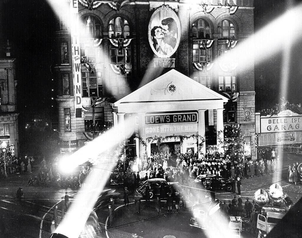 2DayInGAHistory's tweet photo. #ThisDayInGAHistory in 1939 1M people came to Atlanta for the world premiere of GA-filmed "Gone With The Wind." https://t.co/hJfRJmA4pM