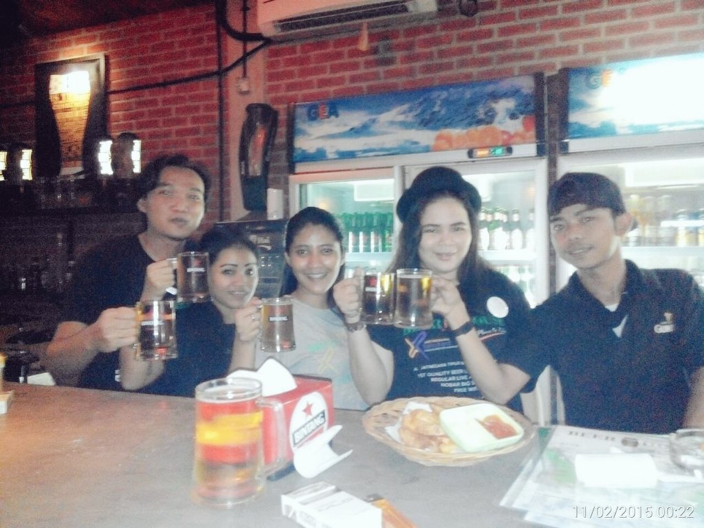 rachelsRAT's tweet photo. MyTeamWork!!! @beerhouse https://t.co/TwNu9FRefj