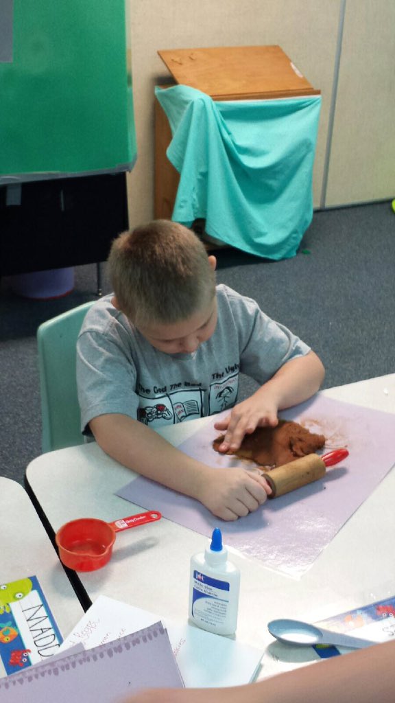 MissTomasek's tweet photo. Mmmm, it smells delicious! Cinnamon ornaments in the classroom. #craftingwithkids #smellsgood #ornaments https://t.co/dRk4sAiWF0