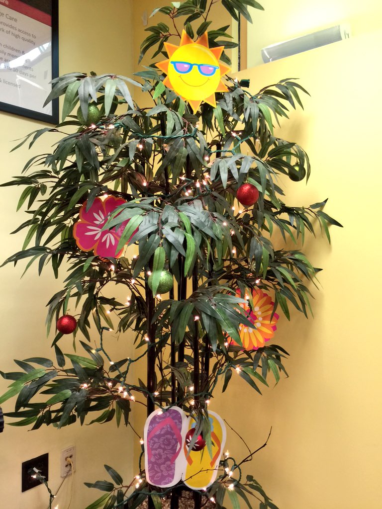 ATweetLilThing's tweet photo. We are dreaming of a sandy Christmas. #ROCKIcT #clubict #IAmMagenta #uncarrier @hmeiring1 @frisitz76 @amygose1 https://t.co/HVWk9ulQWf
