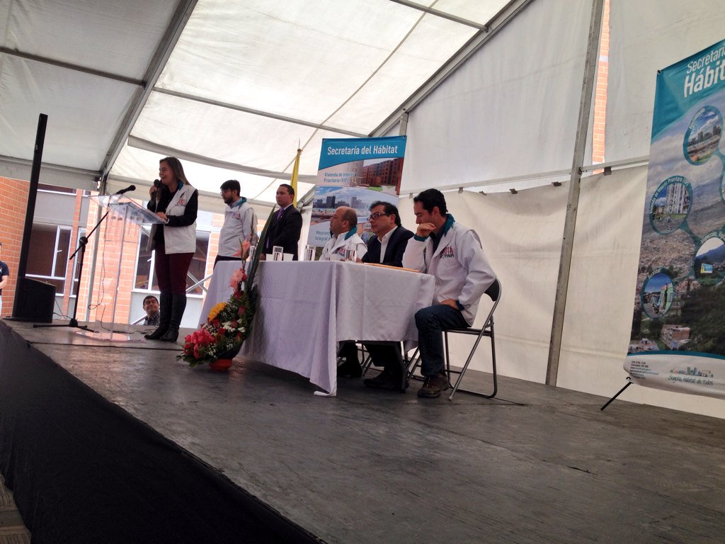ColombiaHumana_'s tweet photo. "Tenemos también proyectos en el centro ampliado, queremos una Bogotá más justa y equitativa": @HabitatComunica. https://t.co/zgjj8rUKVA