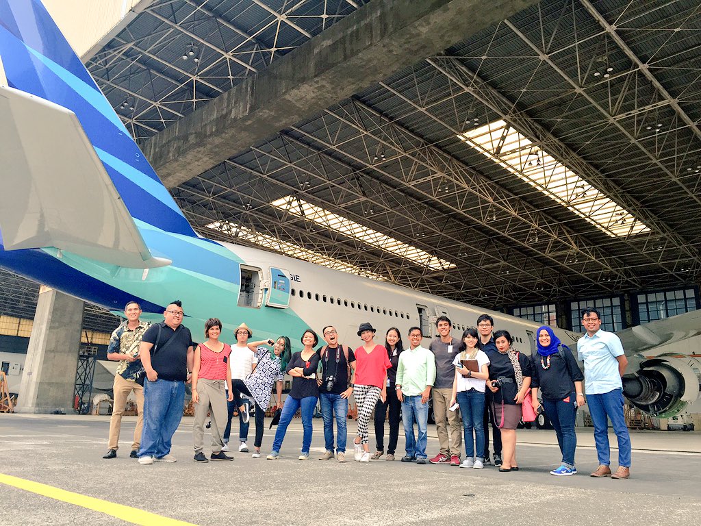 AsepKambali's tweet photo. #GAbehindTheScene @IndonesiaGaruda @g_hanafiah @edwardsuhadi @SwankyTraveler @fuadi1 @furiyani @uchiet @qronoz https://t.co/7DJSJ4LM05