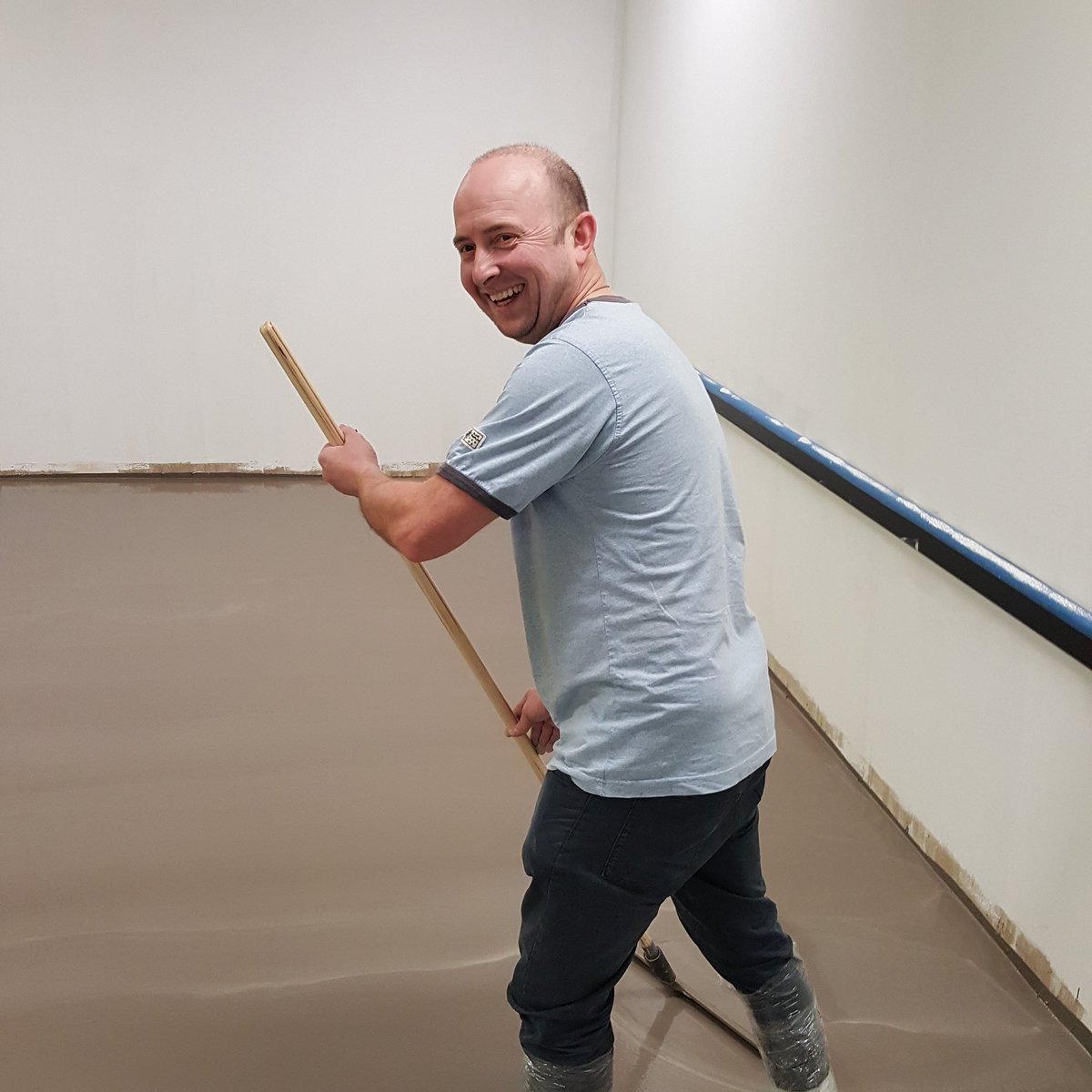 CMPSP's tweet photo. This "model" moonlights as a tech rep! https://t.co/GcziQ0VObh