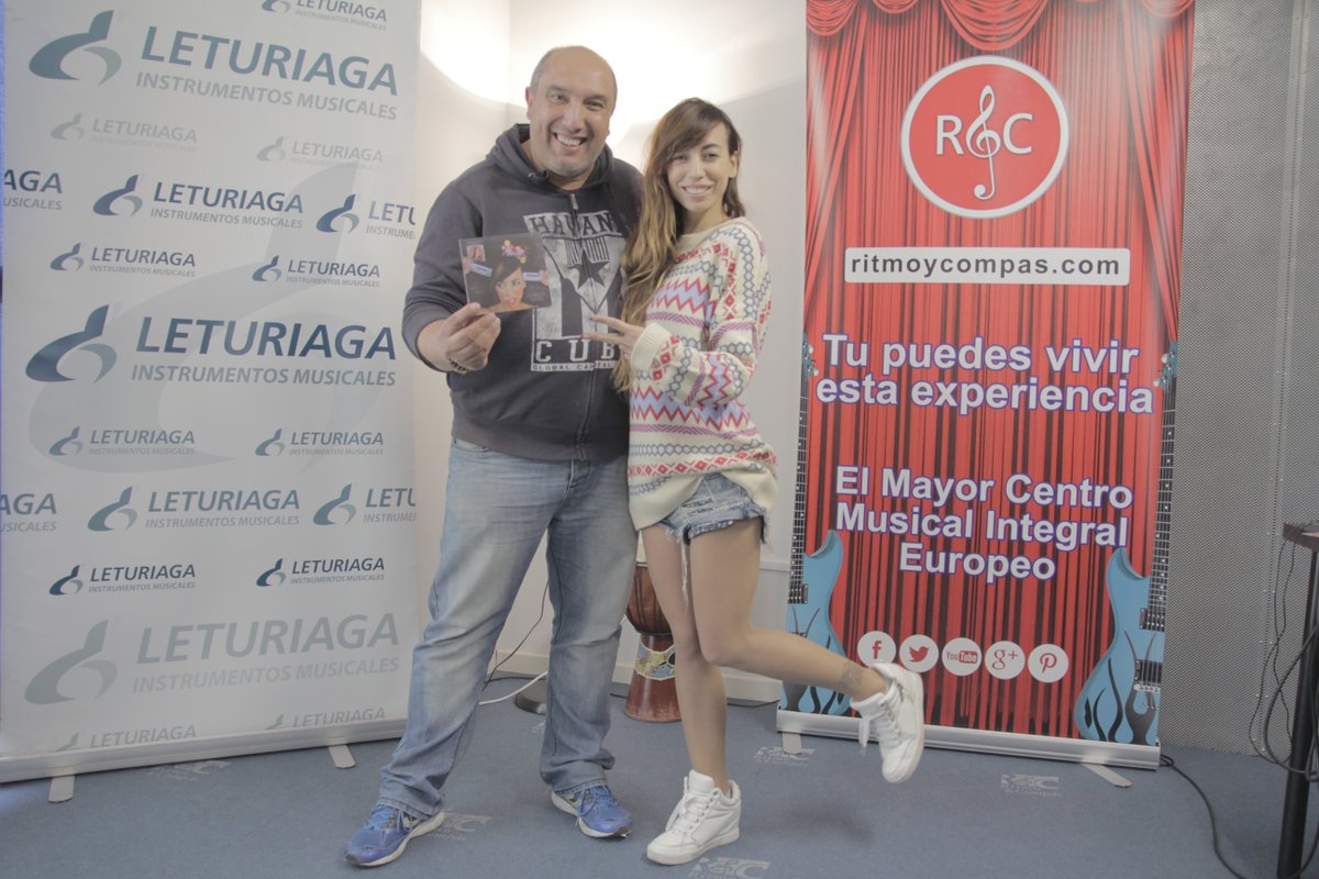 MONICAMOSSMUSIC's tweet photo. Gracias a Juan de @LHMagazin por la la charla tan diver de esta mañana!! @cuestiondmedios #RitmoyCompas #Leturiaga https://t.co/fOM3ZzYFbK