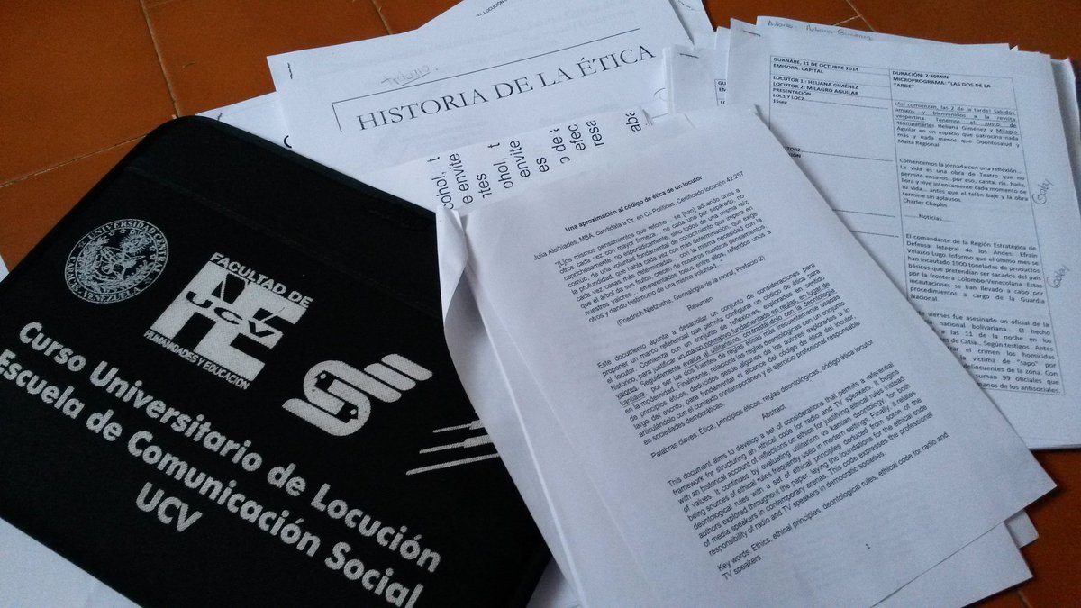HacheCgege's tweet photo. No está demás revisar los apuntes y reinventarse sobre bases sólidas #Vocesconconciencia #11D #DíadelLocutor #UCV https://t.co/854Ge6svNR