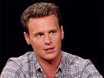broadwaycom's tweet photo. #JonathanGroff on bringing “Naughty” to @HamiltonMusical and sneaking into the audience: https://t.co/ckPAHLyWWX https://t.co/gfTniOFQYf