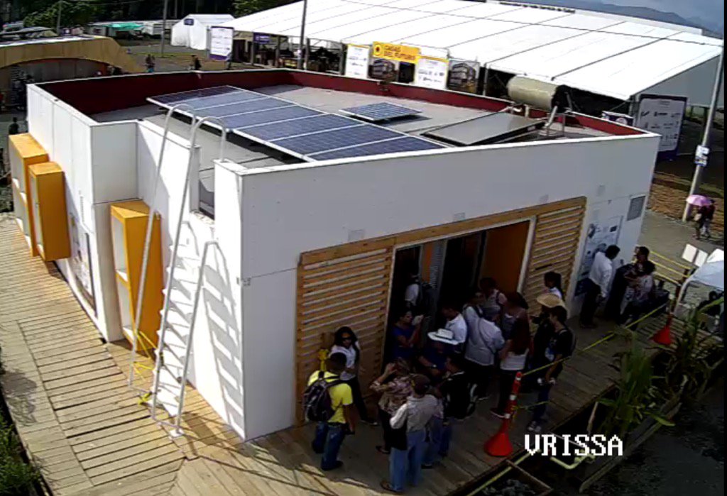 En último día de <a href="/SolarDLAC/">Solar Decathlon LAC 2019</a> cientos de personas siguen llegando a la Villa Solar a conocer la casa <a href="/VRISSATEAM/">VRISSA</a> #SENA