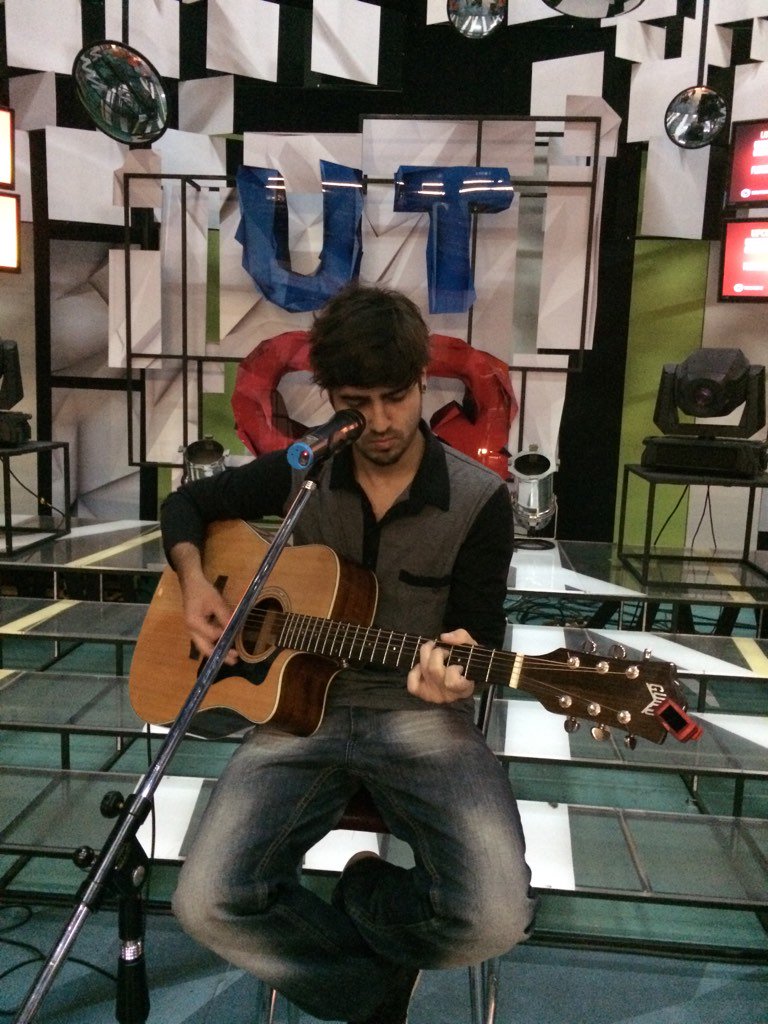 JESICAKUSNIER's tweet photo. @agustinalmeyda probando sonido en @utcqok por @TV_Publica cc @OffTheRecordKO @SMusicArg https://t.co/NSIQDctYpL