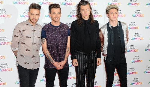 8rend's tweet photo. #OneDirection Say Goodbye (For Now) With Ridiculously Emotional... https://t.co/nOqy32HM0q https://t.co/hayD5pd5aP
