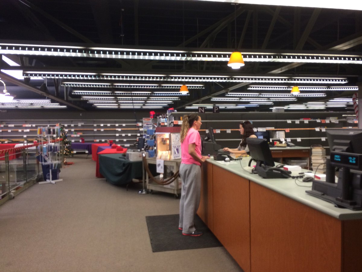 Come sell your books for cash!  There is no line right now at Varneys. #cashforbooks