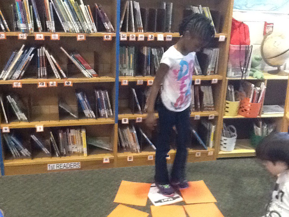 FVESMedia's tweet image. K-1 like to Move It Move It!  #hourSofcode @codeorg @YatesMillES