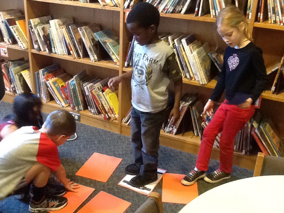 FVESMedia's tweet image. K-1 like to Move It Move It!  #hourSofcode @codeorg @YatesMillES