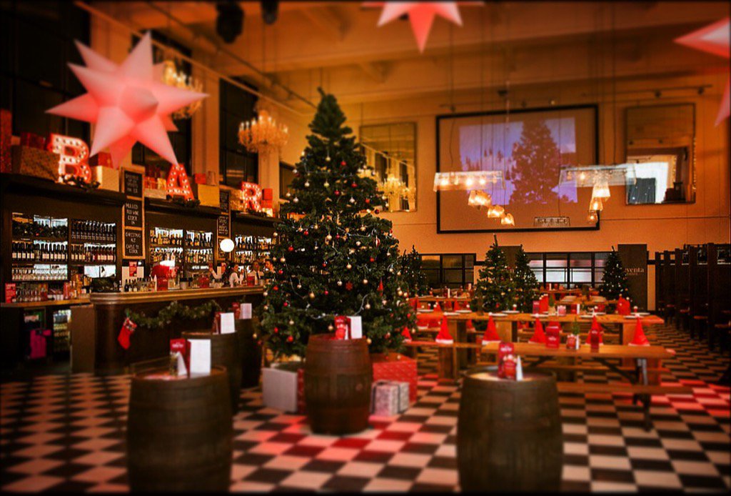 ChristmasVenue's tweet photo. Welcome to our 'Christmas bar' pop up in #bournemouth #christmas #events #cocktails #food #drinks https://t.co/kxMetZ7161