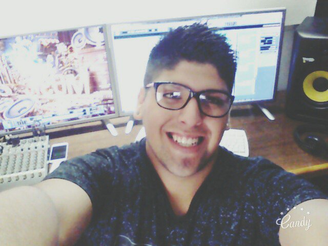 MauuCastellano's tweet photo. PREPARANDO LO NUEVO DE MAUCENT 2015 YA CERRANDO EL AÑO CON UN TEMASO. #MAUCENT BAILALO OTRA VEZ https://t.co/iFYrHaFCOd