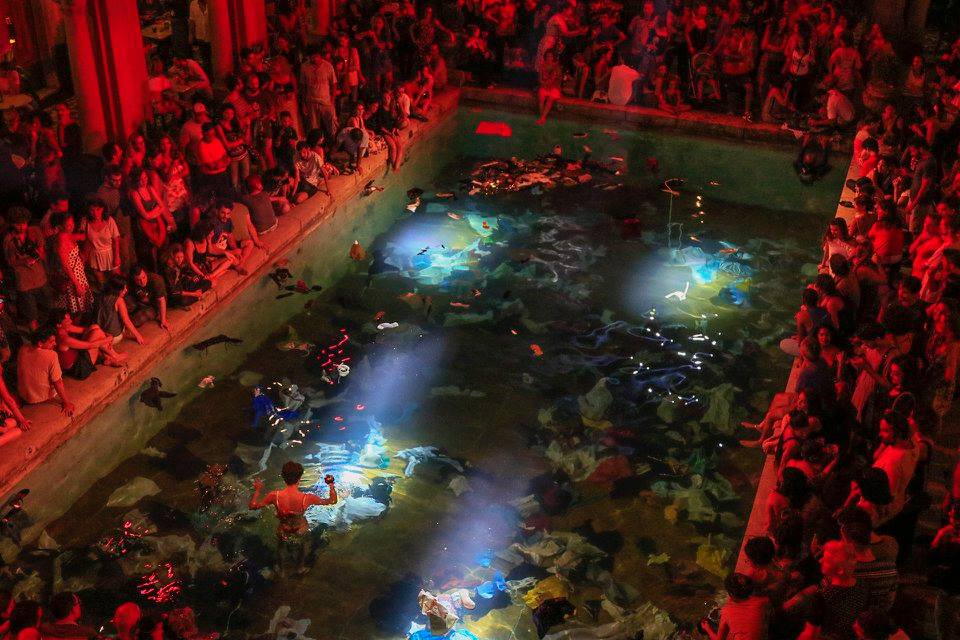 A performance "Costumes" do Lourival Cuquinha foi uma experiência marcante. #Sonoridades
Foto: Leo Aversa