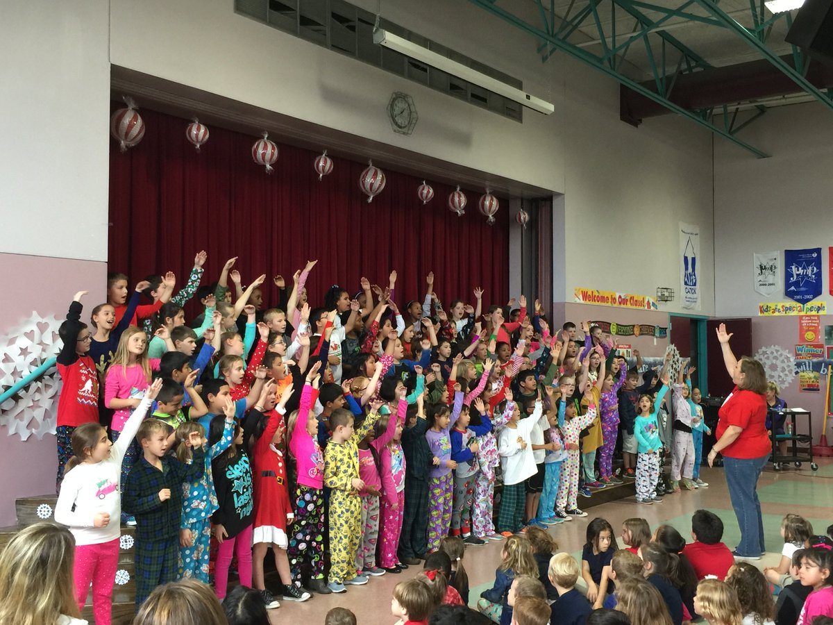 3rd Graders performed "Twas the Night Before Christmas" for our students today.  Second show at 7pm tonight!