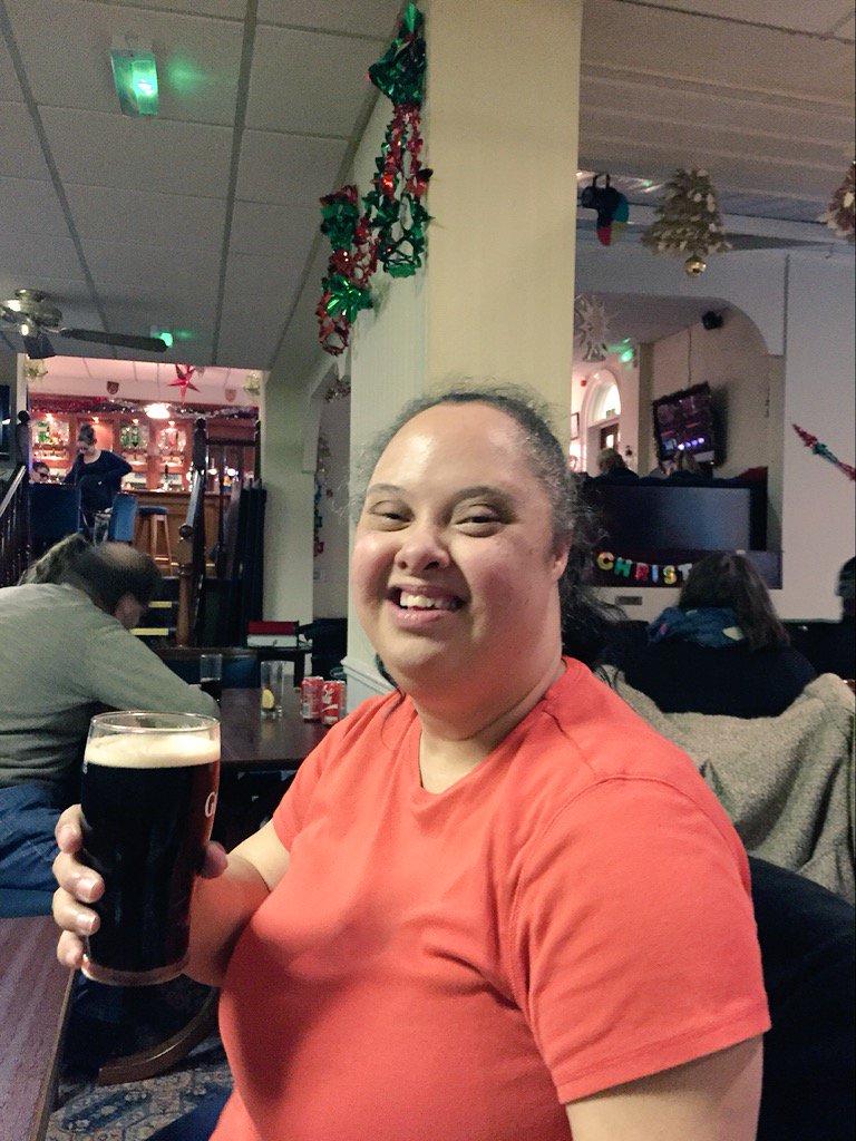 FrazzleJones's tweet photo. Love the Christmas do for @FryersWalk everyone had a lovely time #party #friends #cheers 🍷🎄 https://t.co/aM8RTaeAky