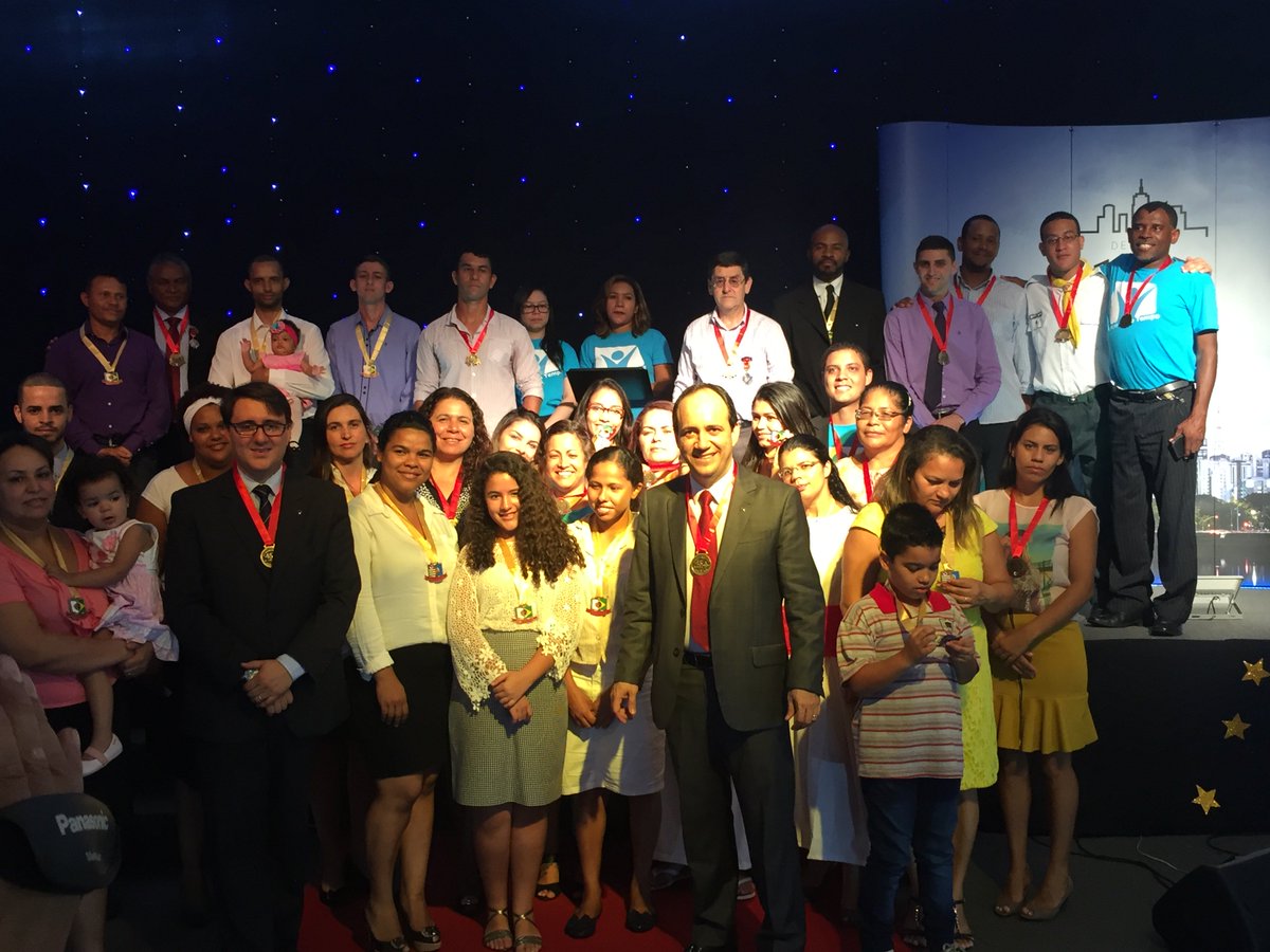 wellpires7's tweet photo. #CongressoDistrital da Vila Rica
#Batizando de 2015 recebem medalhas https://t.co/hOM123Z1TH