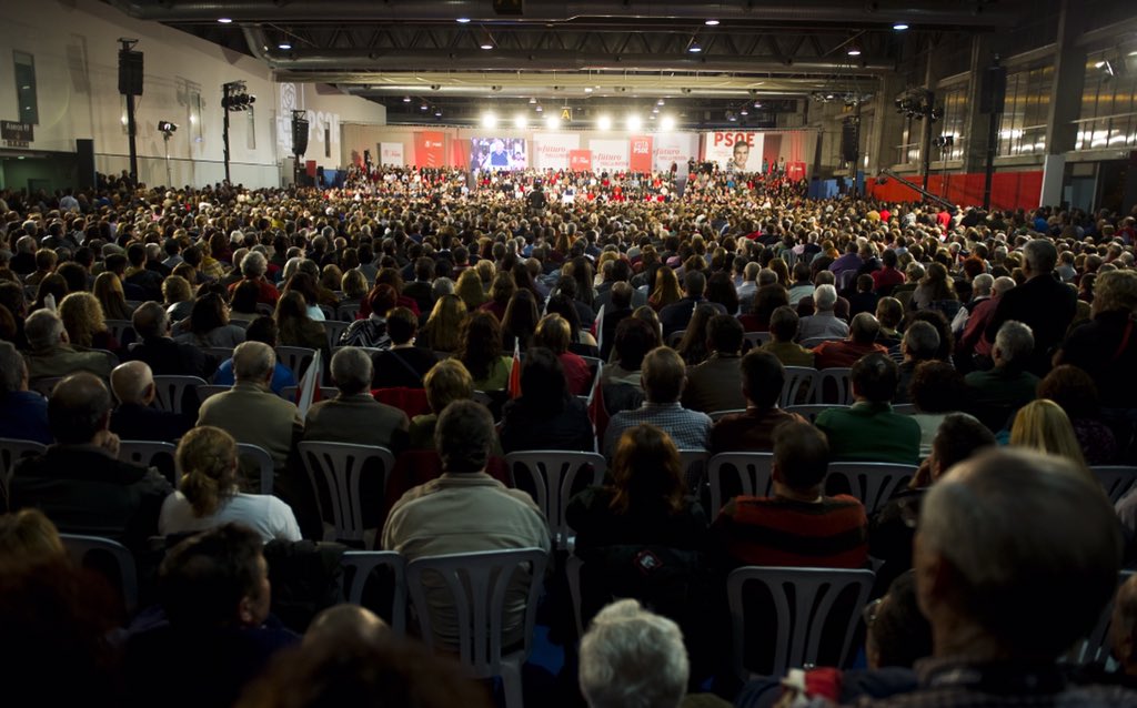 sanchezcastejon's tweet photo. La relación de Rajoy con Bárcenas no tiene defensa posible, por eso se indigna y se esconde de los debates #VotaPSOE https://t.co/7wS8Bv6o94