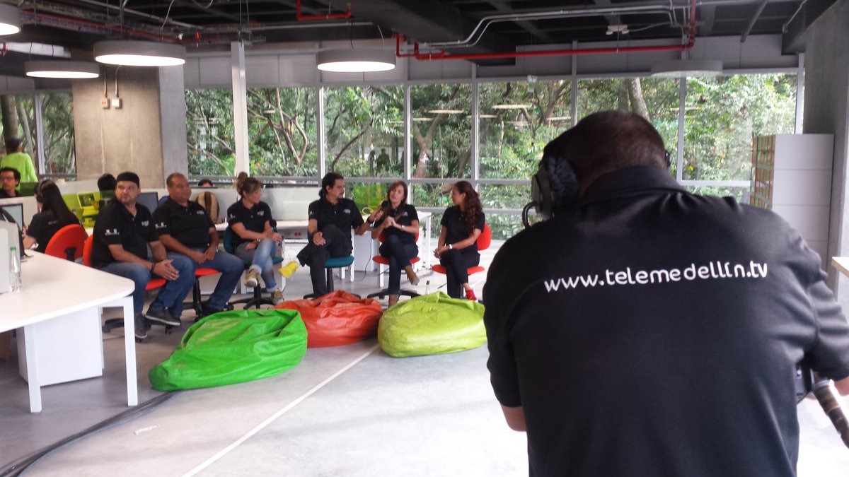 Telemedellin's tweet photo. Oficialmente comenzó esta fiesta, conéctate y celebra porque #EstaEsTuCasa: https://t.co/Va1mpRVarw https://t.co/PUCKRSvela
