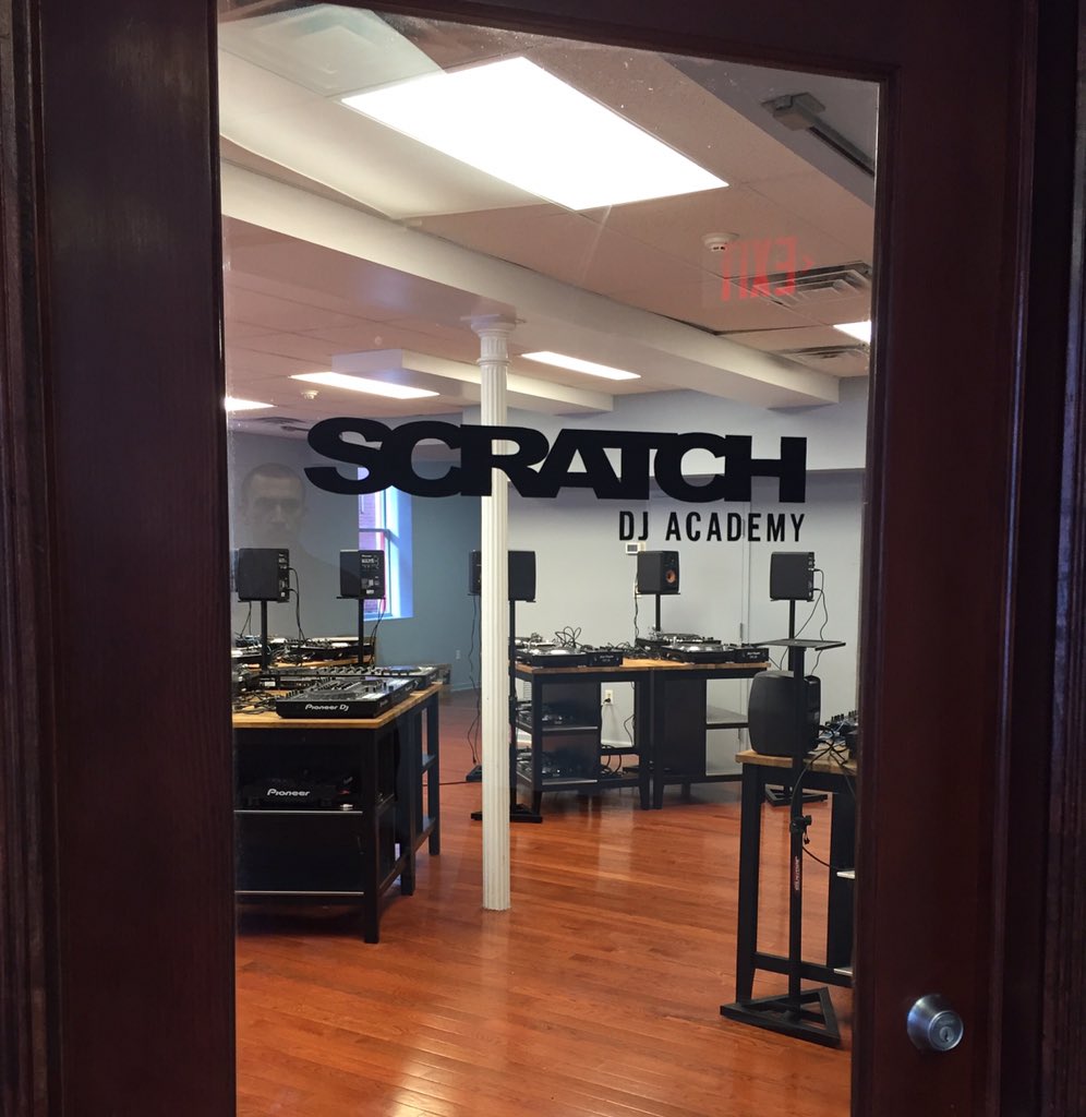 ScratchPhilly's tweet photo. Welcome to the neighborhood #OfficiallyOfficial #ScratchPhilly https://t.co/tGMEqFST3p