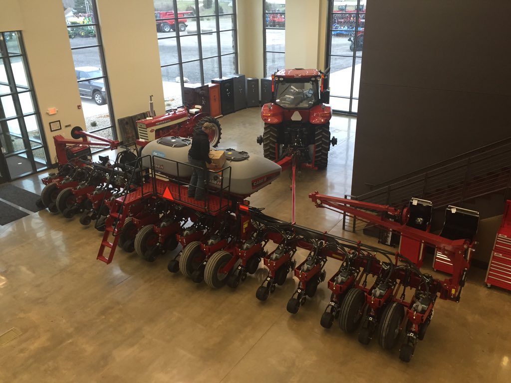 MPSchmidtAG's tweet photo. @JasonSchmidtAG I told you it would fit. @TheChadColby @acoers @FlyingAGUAV @RushOlson @BeccaJane10 #insideplanter https://t.co/eW7UsSPl1E