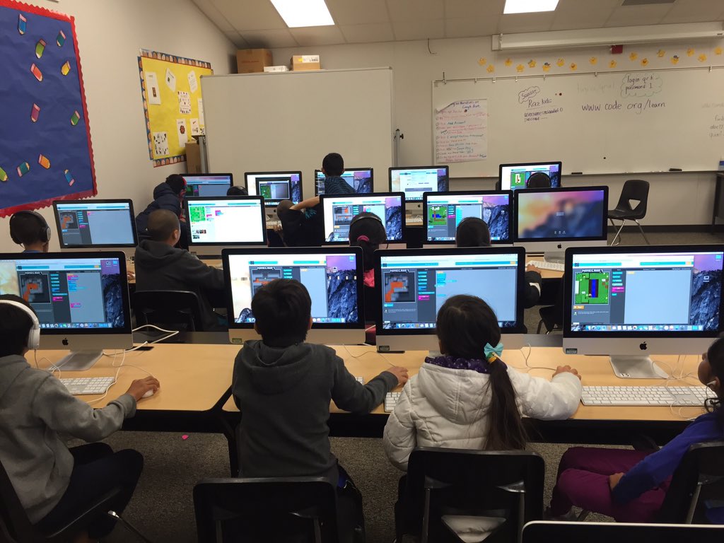 D8Explorers's tweet photo. Learning how to code! Minecraft @ school = happy students! #HourOfCode #5D8 #8D8 #9D8 https://t.co/zaJDTiyk65 https://t.co/ThwOz3Ylkj