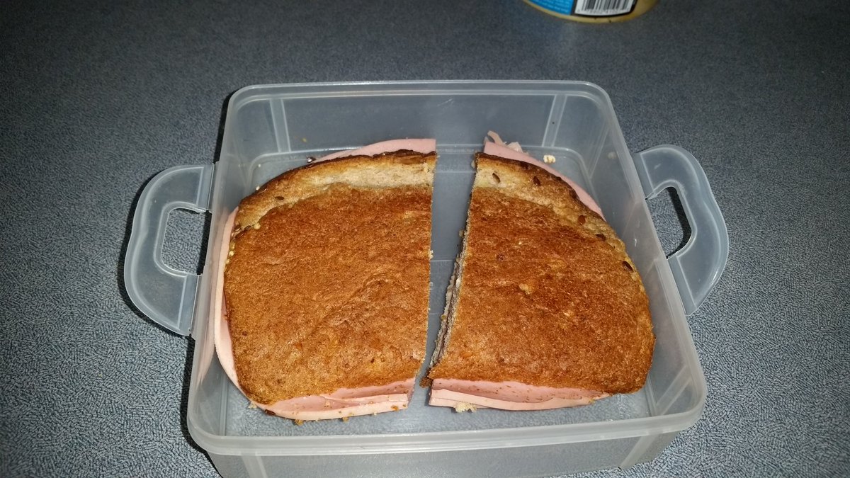 stufuller's tweet photo. #breadbutt #eol https://t.co/Kw3kq76iuf