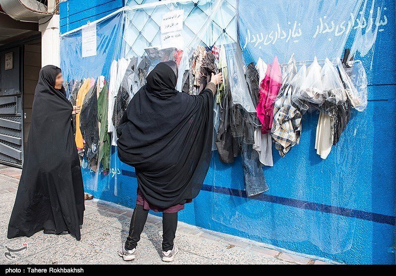 Iran_Style's tweet photo. #Iranians create walls of #Kindness! Message: Take if U #need; #Give if U don't! @iran #Iran #Love #peace #charity https://t.co/sXWf8FOHDS