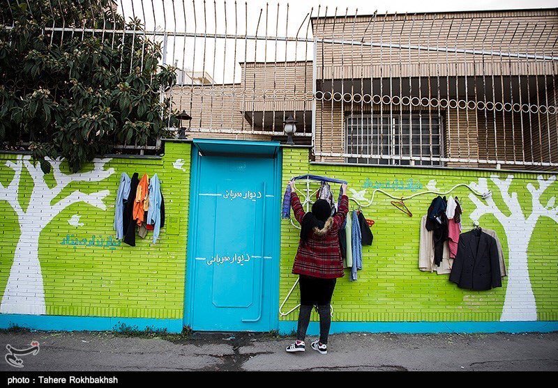 Iran_Style's tweet photo. #Iranians create walls of #Kindness! Message: Take if U #need; #Give if U don't! @iran #Iran #Love #peace #charity https://t.co/sXWf8FOHDS