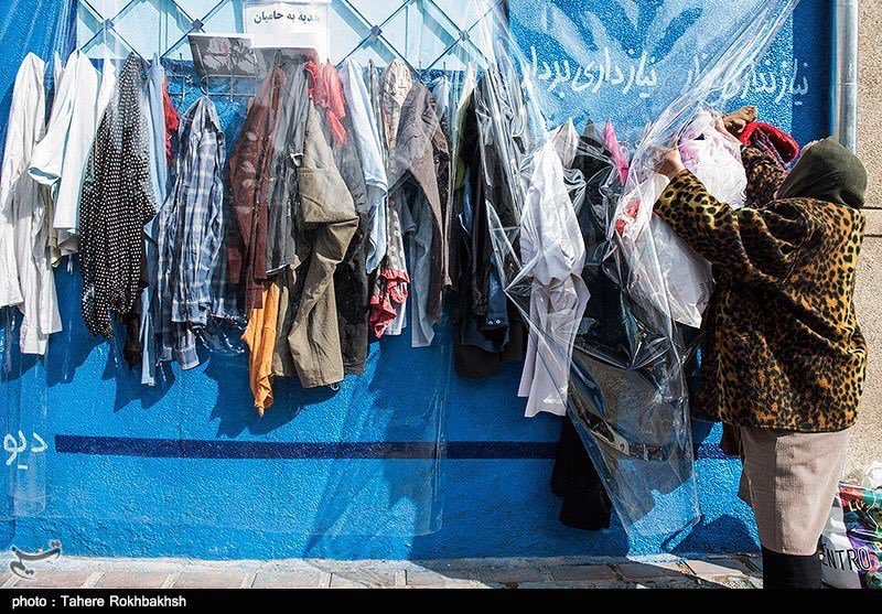 Iran_Style's tweet photo. #Iranians create walls of #Kindness! Message: Take if U #need; #Give if U don't! @iran #Iran #Love #peace #charity https://t.co/sXWf8FOHDS