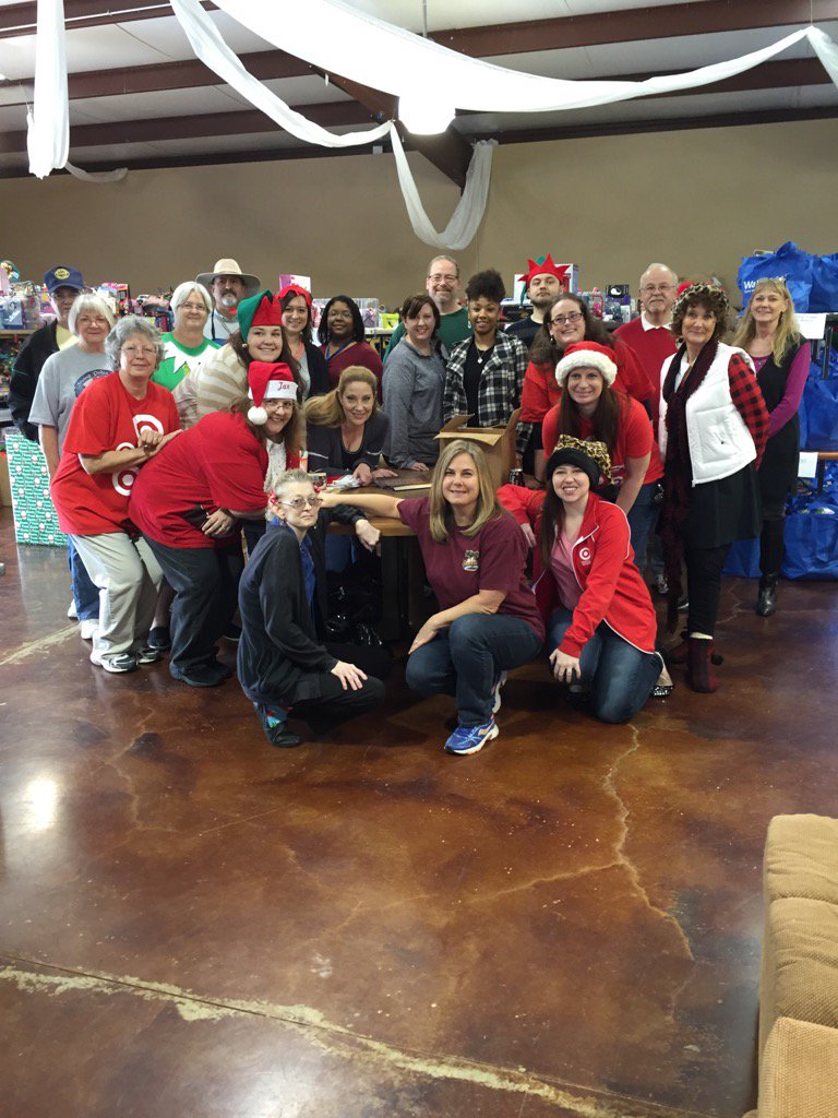 BlueChristmas1's tweet photo. @ESATweet Is in the house and have organized food and toys. Awesome job!! https://t.co/ll9NVEejzz