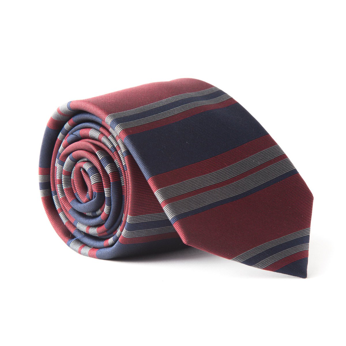asktheshopkeep's tweet photo. A solid suit, shirt, and tie combo is just the beginning. https://t.co/R5GmYxVFwr https://t.co/JJZyzeW9gQ