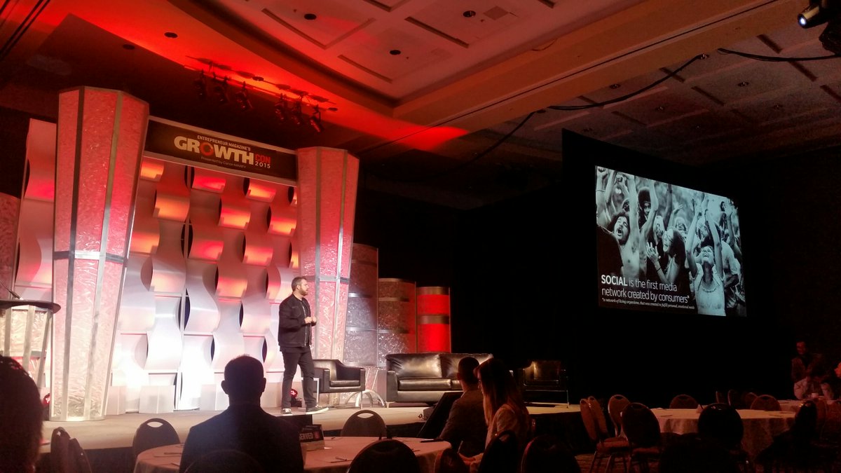 GeraldPeng's tweet photo. The social organism concept from @revilopark at @entrepreneur #growthcon2015 https://t.co/knaNxKJTrz