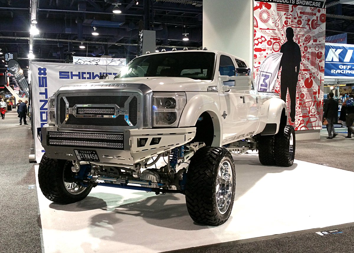 ToxicDiesel's tweet photo. Dang! Smokin' #Hot #Truck #ShowTimeMetalWorks #ToxicDiesel https://t.co/gXeVreItzZ