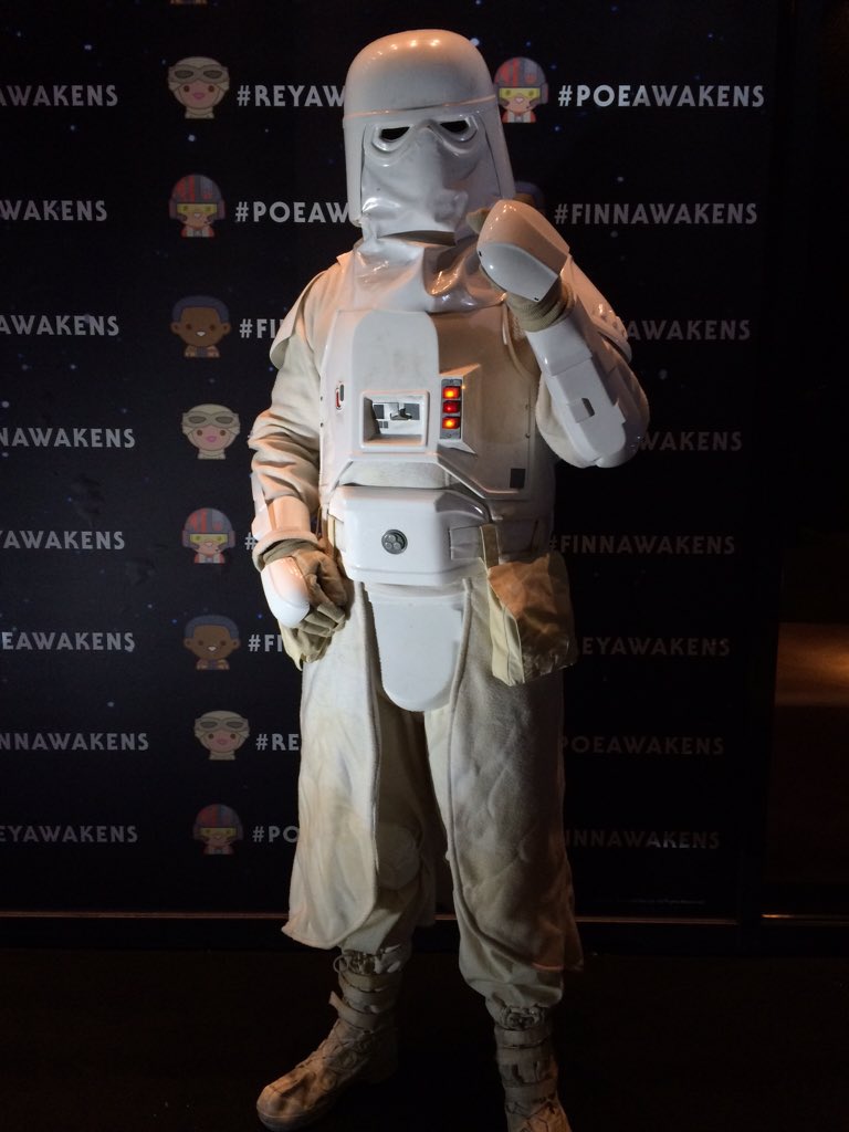 SanderRTLNieuws's tweet photo. Deze Snowtrooper heeft er zin in. Hoe dat zit, zo in RTL Nieuws, 19.30 uur, RTL 4. #StarWarsForceAwakens https://t.co/VnF8TTsjAS