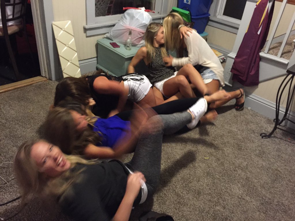 TrippleB1234's tweet photo. Finals got us like..😂 @tiaratrombley @MeghanBergum @shea_farley @madds230 @schmidt_candace https://t.co/tu6ZiJPazs