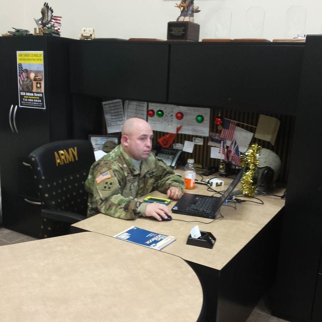 GoArmyTomsRiver's tweet photo. SSG Scott hard at work!! #armyteam https://t.co/YlZC9C2f2w https://t.co/5otUWTJBRS