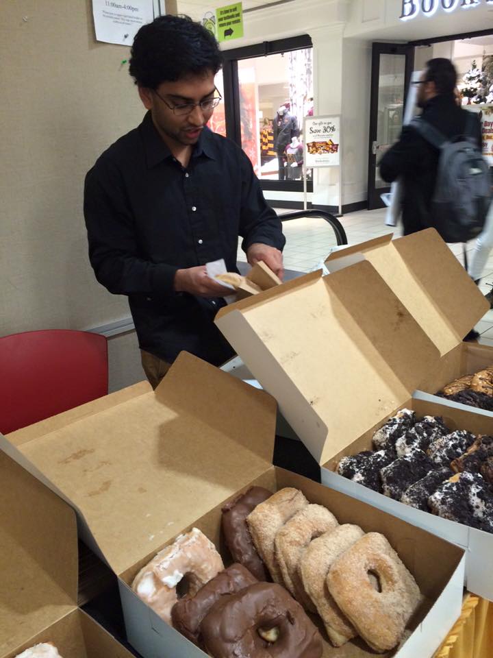 YMEFUSA's tweet photo. We are currently in Coffman selling donuts!  Come support YMEF and @SSSDUDE_NUTZ. https://t.co/5skxmUSjep