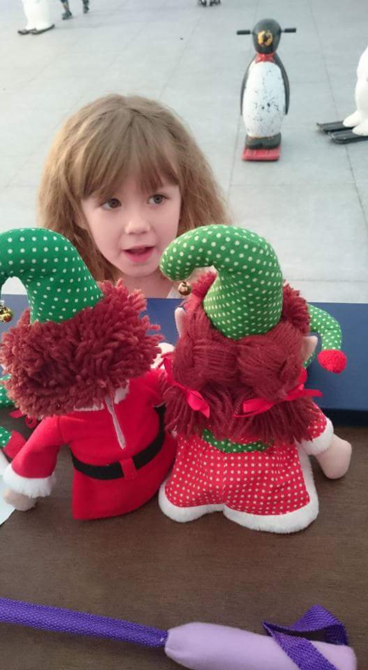 TheElfCompany's tweet photo. Teaching elves to ice skate! #theelfcompany x https://t.co/wmJbSRwnmb