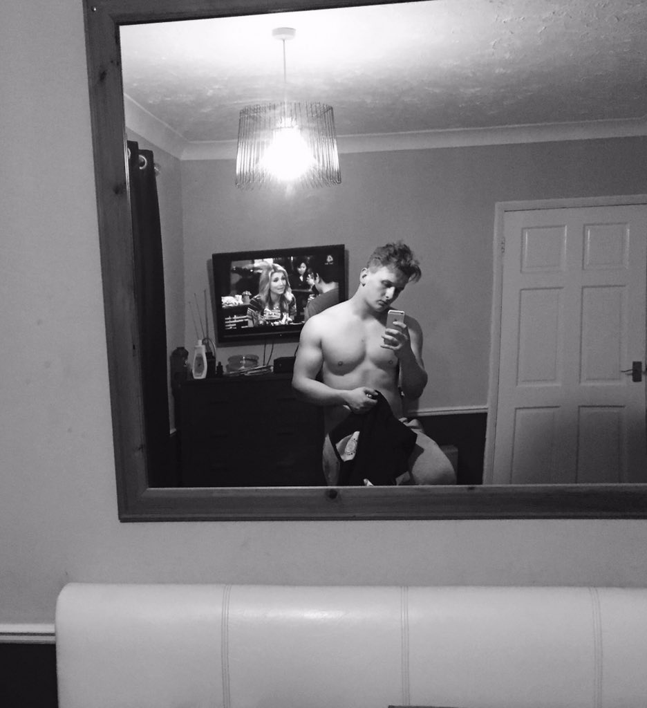 LewisSkilton's tweet photo. Bulking! Still a lot of size needed👊🏻 https://t.co/8v4K8y8I2Z