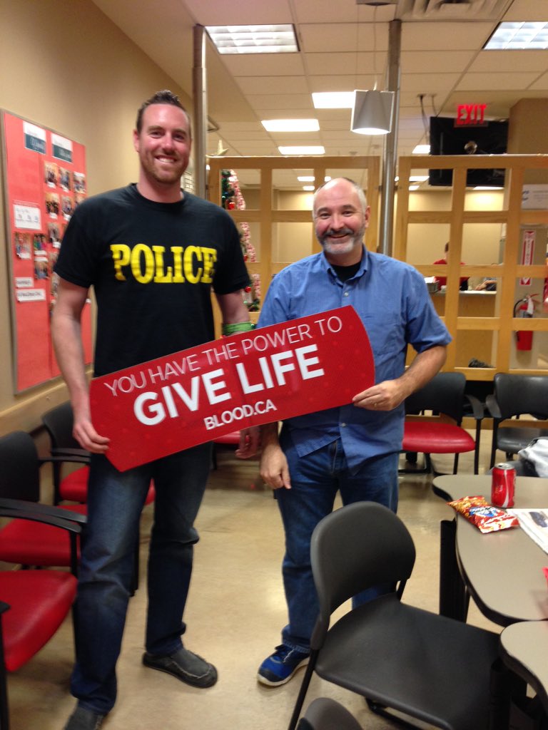 ChrisRae37's tweet photo. Last day of the #AuxBloodDonorChallenge means we had to #GiveBlood @HPSAuxiliary @itsinyoutogive @SharrCairns https://t.co/wURVHhGiBl