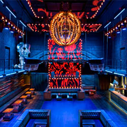 sjlightinginc's tweet photo. Lighting up @MarqueeNY #sjlighting #lightingdesign #stagedesign #mirrorball #inacage #nightclub @joshhelddesign https://t.co/HOAay6NF4H
