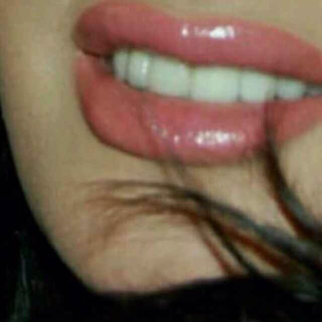 مين يجي يلحس شفايفي وكسي ويذوق عسلي اه اه واااااااااو👙💋 يسوي ريتويت ويجي خاص