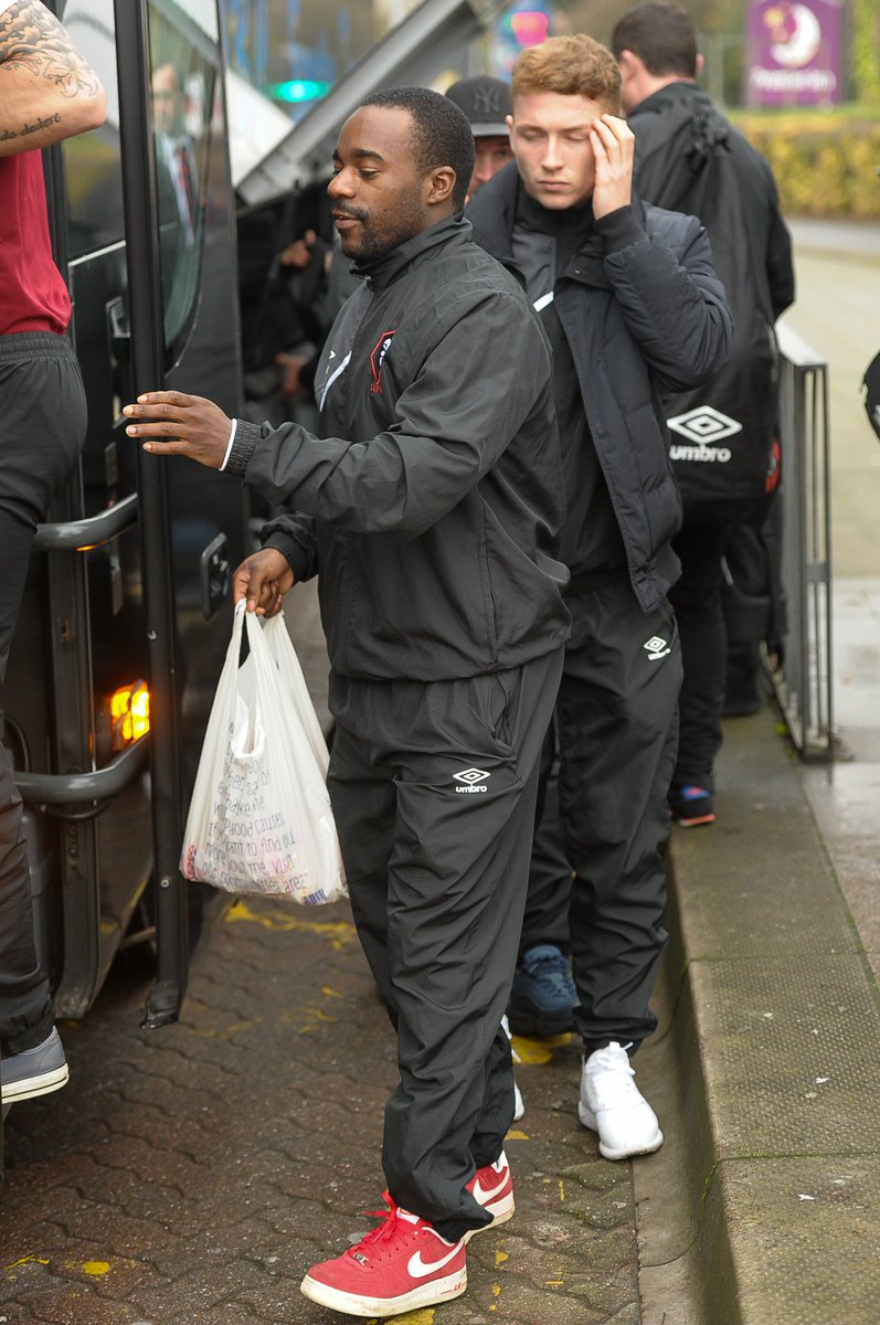 MEN_Celebrities's tweet photo. More @SalfordCityFC pictures of the team leaving for Hartlepool https://t.co/FlI4Bd1DiP