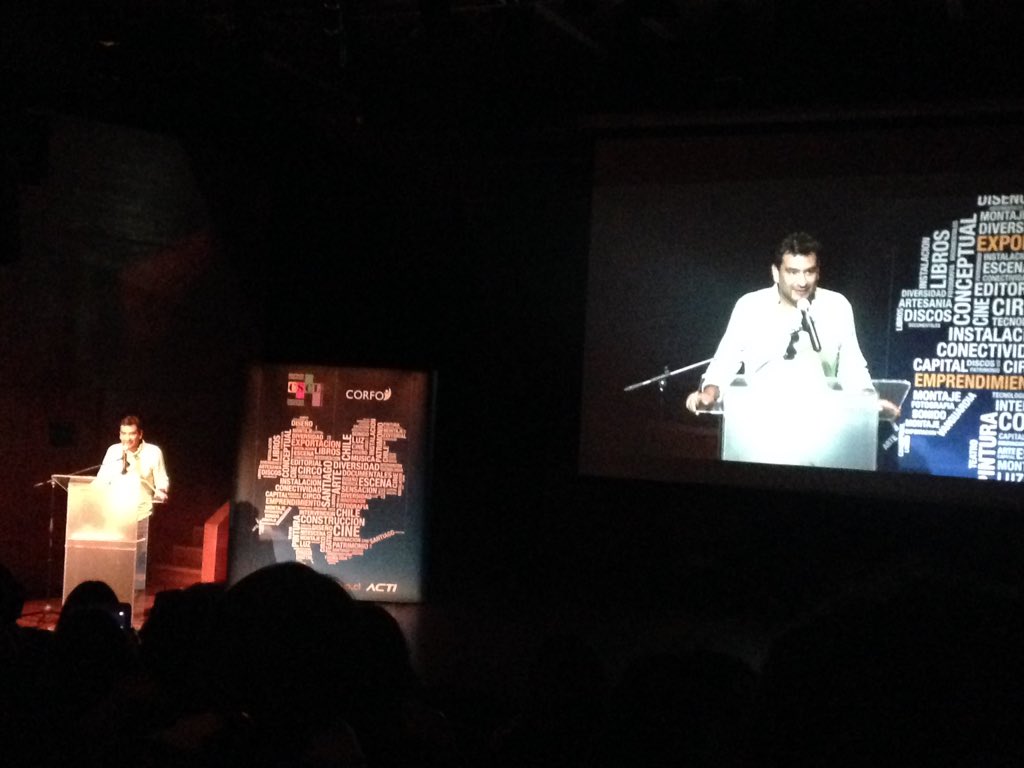 BtaBarbara's tweet photo. Ahora @pedropeirano comparte anecdotario biográfico en #citylab2015 @CityLabSantiago https://t.co/8Q6tcYSaqv