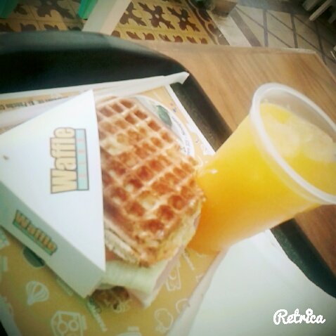 EliiMoro's tweet photo. Tbm me castigo :) #waffles https://t.co/Kco6seFsVe