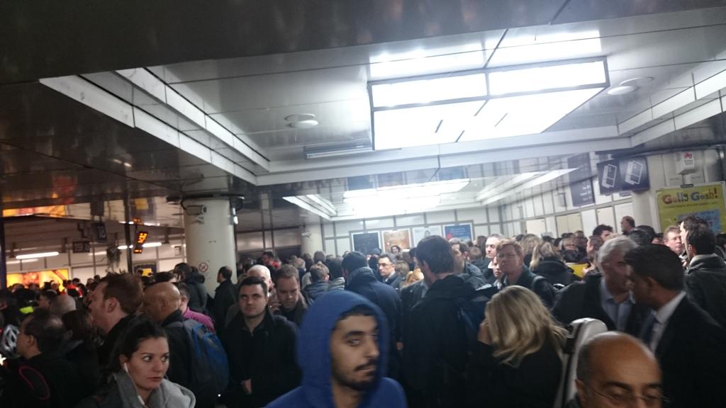 StephPendlebury's tweet photo. #londonvictoria #southernrail Need I say more? https://t.co/qKgskwRpb3