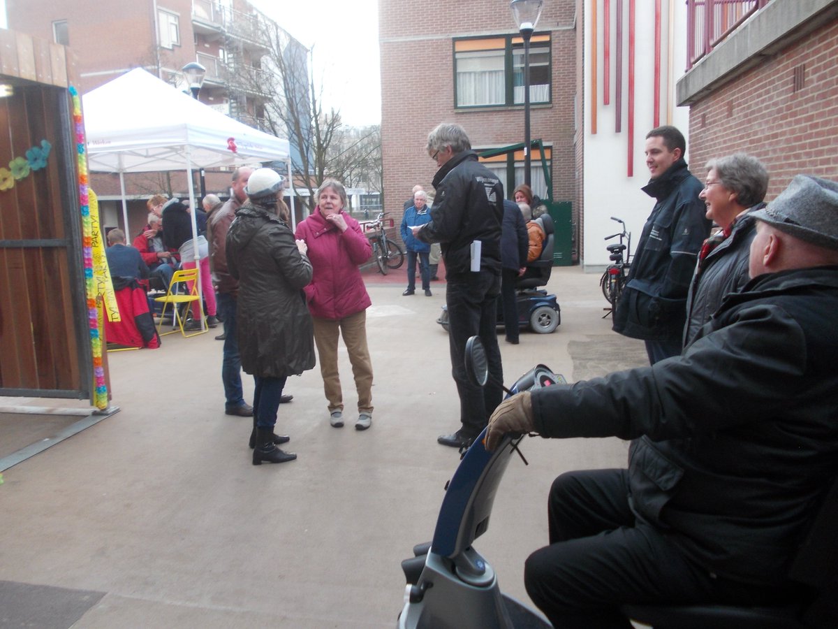 zeist_centrum's tweet photo. #Zeist #DeHeuvel @gemeentezeist @kombinatie Mooie opening #scootmobiel #stallingen @MarcelFluitman @WM_ZeistCentrum https://t.co/XcOwAk9TvG